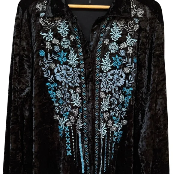 Andree by Unit Black Crushed Velvet Blue Floral Embroidered Blouse Sz 2XL - Picture 3 of 7